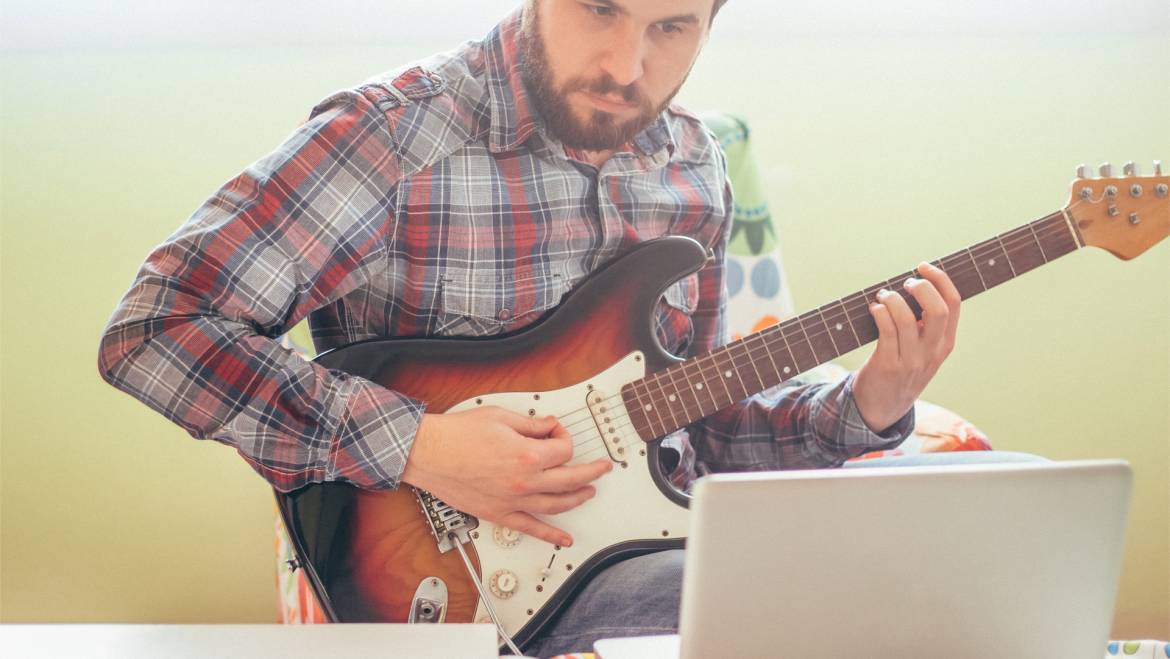 How to Practice Guitar and Ukulele at Home